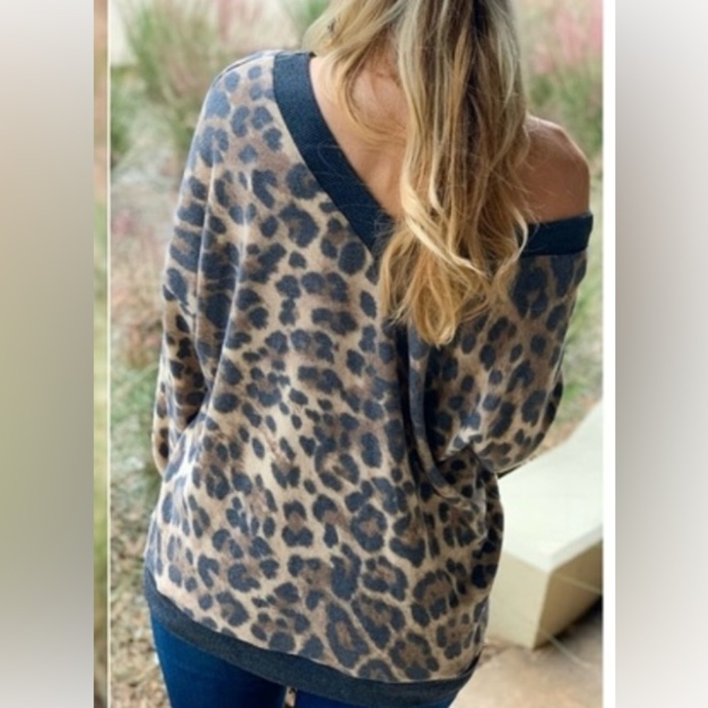 Women’s Cheetah slouchy tunic charcoal color outline super soft sweater Small - Picture 2 of 6